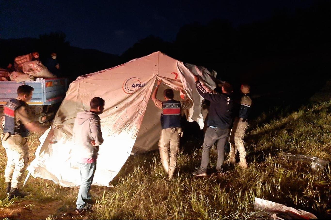 Malatya’da depremzedeler için çadırlar kuruldu